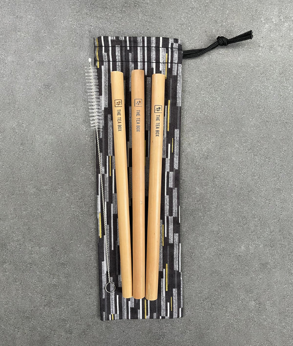 3 pack of standard reusable Bamboo straws. Cleaning brush with nylon bristles and drawstring bag. Branded with ‘The Tea Box’ logo. Unsuitable for bubble tea