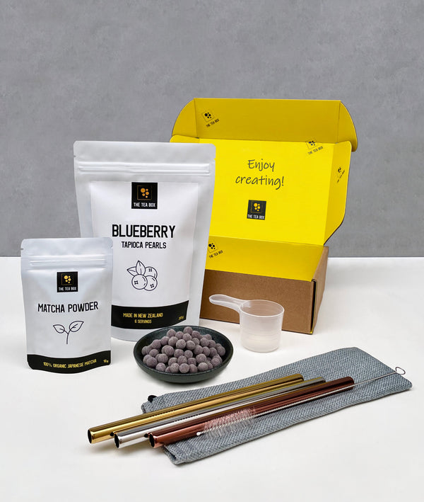 6 pack Matcha Latte Bubble Tea gift pack. Matcha powder and Blueberry tapioca fruit pearls in pouches, scoop, 3 stainless steel bubble tea straws (gold, silver, rose gold) with drawstring bag