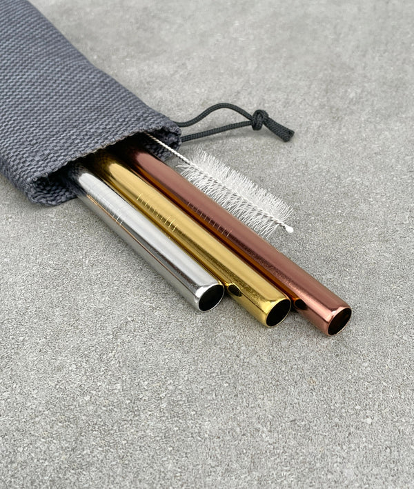 3 pack of stainless steel bubble tea straws, in silver, gold and rose gold. Cleaning brush with nylon bristles and a drawstring bag
